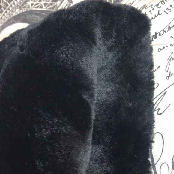 LA FIORENTINA Faux Fur Infinity Scarf - Picture 6 of 6
